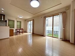 熊本市北区飛田二丁目 4LDKのリビング/ダイニング