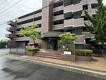 最上階で眺望良好です。遠くの景色や周囲の街並が望めます♪
