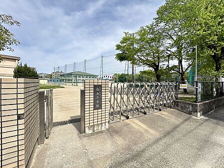 白山小学校 徒歩約8分 約640m