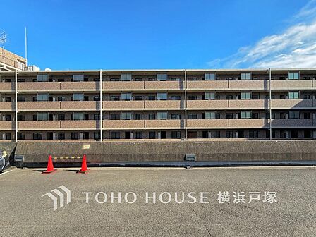 【Appearance】住む人を映し出す洗練された佇まいは、いつまでも輝き続けながらいつしか街の風景に溶け込んでいきます。