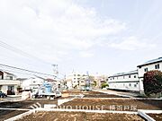 【Appearance】落ち着いた街並みに調和する美しい敷地。理想の住まいをカタチにできる、ゆとりある空間をご提案します。（2026年3月撮影）