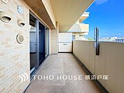 【Balcony】ずっと太陽を感じる事ができるのは、遮るものが視界に無いから。彼方に広がる風景が絵画のように広がります。