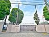 周辺：横浜市立谷本中学校（818ｍ）