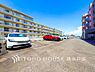 駐車場：「Car space」ゆったりとした駐車スペースを確保いたしましたので、大きめのお車でも駐車可能です。自転車やバイクなど、ゆとりのある敷地で置き場所に困ることはないでしょう。