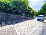 外観：【Frontal road】周辺環境とのコラボレーションにより明るく開放的な空間を演出しております。