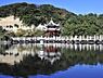 周辺：三渓園まで約1600m。梅や桜、ツツジ、紅葉などの名所として知られ、横浜でも有数の日本文化が体験できる観光スポットです。敷地内には歴史的建造物17棟が自然の中にたくみに配置されています。