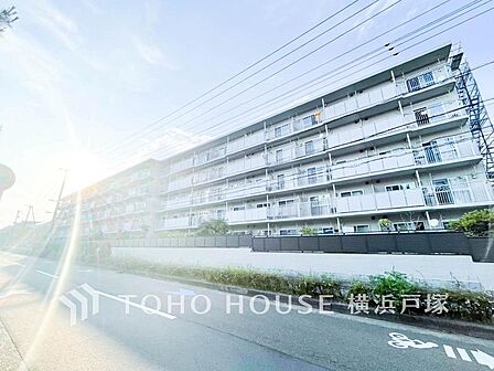 【Appearance】時代の流れに惑わされないシックなカラートーンで街並みに溶け込む外観は、主張し過ぎず、また平凡になり過ぎず絶妙なコントラストで輝きを放ちます。