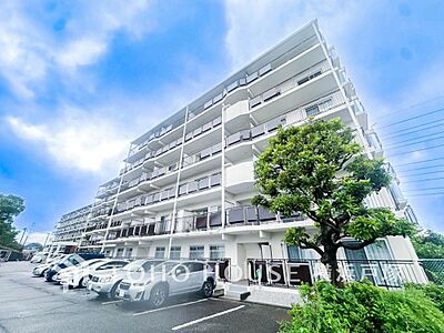 外観：「Appearance」ここから始まる「日常」はご家族にとって大切で貴重な時間。少しでも豊かに、少しでも快適に。そんな想いから生まれた本邸宅は、これから先のお住まいをきっと支えてくれるはずです。