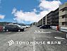 駐車場：【Car space】平置きのカースペースは、待ち時間なしですぐ乗れるのが嬉しいですね。（空き状況はお問合せ下さい）