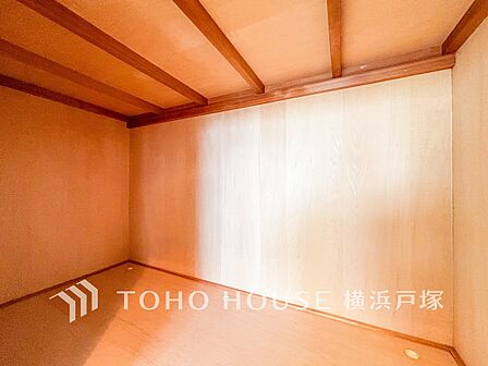 【Storage】整理整頓がしやすい収納スペース。日常の必需品をすっきり収納し、部屋を広く保つ機能的な設計。