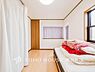洋室：【Room】感性を育むプライベートルームはシンプルでスマートな空間。好みの空間で読書をしたり、音楽を聞いたりと一人の時間も充実したものにできます。