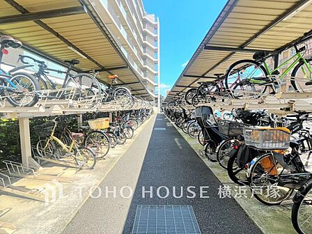 「Cycle lot」屋根付きの駐輪スペースは、雨風から大事な愛車を守ってくれます。