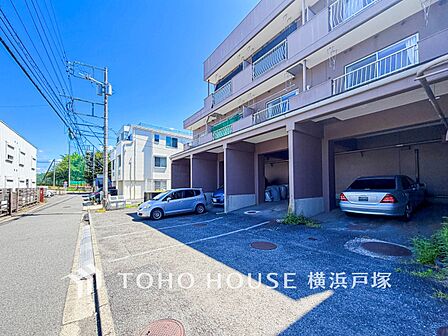 【Car space】敷地内に駐車スペースがあると日々の暮らしをスムーズに運ぶ事が出来ます。(空き状況はお問合せ下さい)