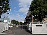 周辺：落ち着いた環境にある公立中学校。確かな学力向上と部活動に注力し、生徒の自主性と豊かな人間性を育みます。地域との連携も深く、安全で温かな環境のなかで健やかな成長を支えています。