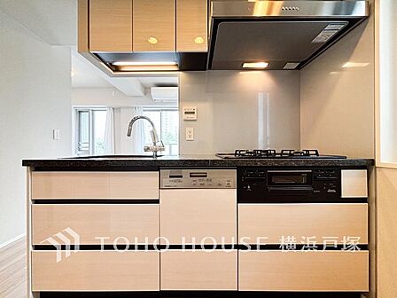 【Kitchen】お料理の上手な方が、独壇場でお料理の腕を披露するスタイルに向いているキッチンです。