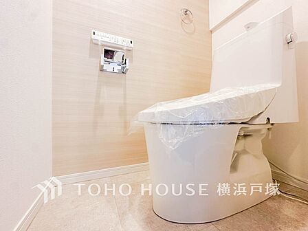 【Toilet】清潔感のあるトイレ空間。毎日快適に使えるよう配慮された仕様で、落ち着いて利用できる空間です。