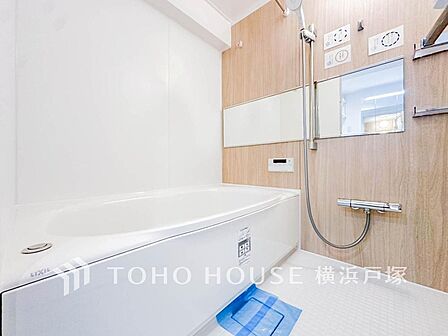 【Bathroom】掃除のしやすさ・収納の便利さなど、おふろを使う人、お手入れする人、みんなにとっての「しあわせ性能」を追求したバスルームを採用いたしました。