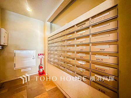 【cluster mailbox】郵便物はこちらからお取りいただけます。共用部分も機能的な上、デザインが統一されています。