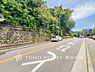 周辺：「Frontal road」家の良し悪しだけでなく周辺環境も重要なポイント。それは月日が経つ事で「近くにあるもの」から「家の財産」へとイメージが変わってくる事を身体が理解しているからだと思います。