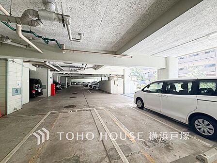 【Car space】敷地内駐車場で安心と快適をプラス。移動も便利でスムーズ(空き状況はお問合せ下さい)