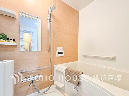 【Bathroom】1日の疲れを取り心身を癒すことができる住まいの中のリラクゼーション空間、リラックスできるよう優しいカラーをチョイスしました。時を忘れるほどのんびりできる空間に。