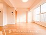 リビング/ダイニング：【Living room】ご家族やお客様との時間など、多くの時を刻む空間。何気なく過ぎる時でさえも上質なひと時となる快適な空間を目指して。
