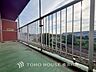 バルコニー：【Balcony】気持ちのいい空が見渡せる広いバルコニー。爽やかな風を感じて、心躍る素敵な暮らしがはじまります。