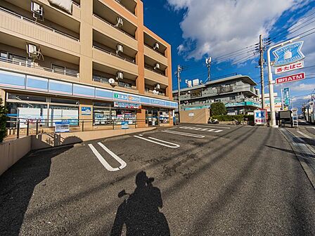 ローソン横浜神大寺一丁目店まで約695m
