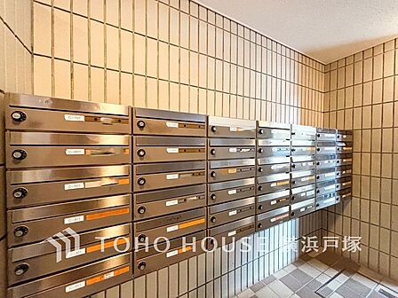 【cluster mailbox】郵便物はこちらからお取りいただけます。共用部分も機能的な上、デザインが統一されています。