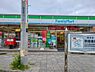 周辺：栄スポーツセンター近くに位置する便利なコンビニ。定番のファミチキや淹れたてコーヒーが充実しており、施設利用者の水分補給や近隣住民のサッとした買い物に役立ちます。