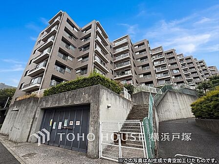 【Appearance】爽やかな青空の下に贅沢なほどに降り注ぐ陽光、豊かな居住性と、クオリティが見事に調和した住空間は、住まうことの喜びを感じさせてくれます。