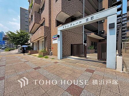 この場所には「希望」と「優越」で包み込んでくれる「特別」な空間があります。