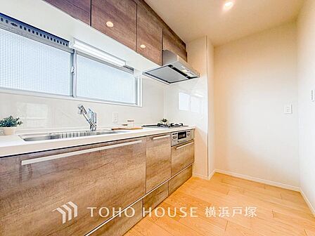 【Kitchen】お料理の上手な方が、独壇場でお料理の腕を披露するスタイルに向いているキッチンです。