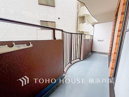 【Balcony】暮らしの中で光と風を演出してくれるバルコニー、見事なまでの開放的な空間を演出しながら、プライベート性も確保された空間は我が家の自慢です。