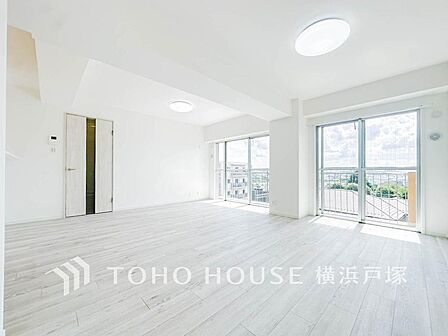 【Living room】家は、ただ生活する場ではなく、笑顔の毎日、安らぎの日々のために、暮らしを愉しく、快適にする場所。