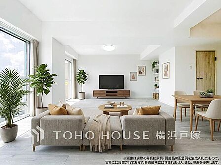 【Living room】光が注がれる青い空から鮮やかに赤色にゆっくりと染まる。そんな優しい時間がここでは流れてゆく。
