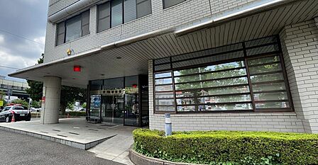 青葉警察署が身近にあり、地域の安全を守る頼もしい存在。防犯面でも安心感のある住環境で、子育て世帯にも嬉しい立地です。