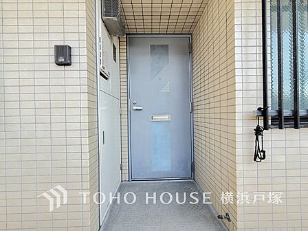 帰り着くたびに洗練されたテイストの空間に迎えられ誇りと喜びを感じる玄関まわりです。