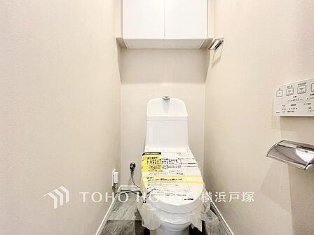 【Toilet】清潔感のあるトイレ空間。毎日快適に使えるよう配慮された仕様で、落ち着いて利用できる空間です。
