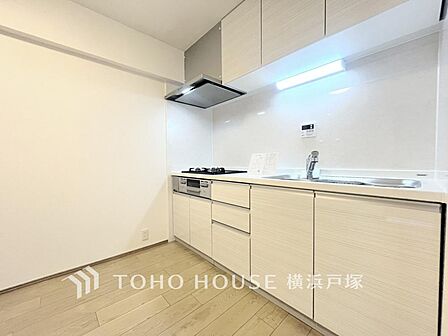 広々キッチンを採用。みんなで作った料理を召し上がりながらの会話は、どのような物になるのでしょうか。