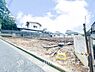 外観：住まいの完成に向けて、着々と工事が進められています。これから形になっていく住空間に、ご家族の新しい暮らしへの期待が膨らみます。(2026.9撮影)