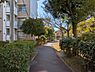外観：敷地内通路が整備されており、小さなお子様も安心して過ごせます。 