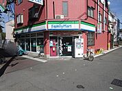 ファミリーマート 藤原春日町店 徒歩8分。 630m