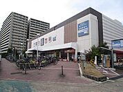 イオンフードスタイル 摂津富田店 徒歩31分。 2410m