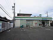 ファミリーマート 高槻宮田町二丁目店 徒歩7分。 560m