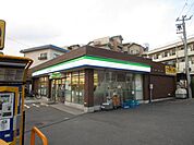 ファミリーマート 高槻塚原一丁目店 徒歩6分。 460m