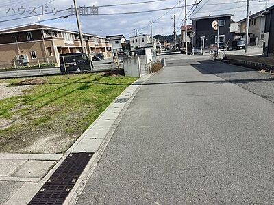 外観：前面道路含む現地写真