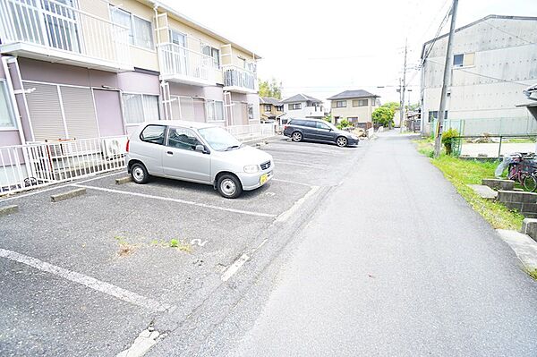 画像13:駐車場