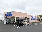 マルエドラッグ山川店 1759m