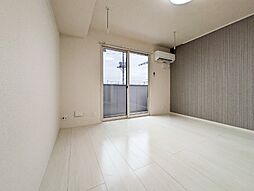 グラン・トルチェ 2階ワンルームのリビング/ダイニング